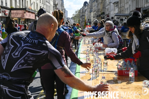 Marathon de Paris 2022, ravitaillement alimentaire, eau, et sanitaires. Paris Marathon 2022, food supply and sanitary facilities