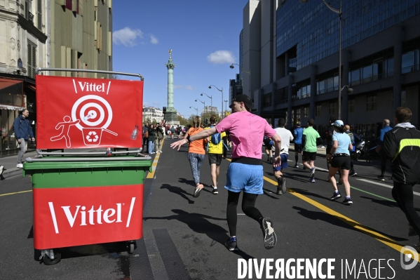 Marathon de Paris 2022, ravitaillement alimentaire, eau, et sanitaires. Paris Marathon 2022, food supply and sanitary facilities