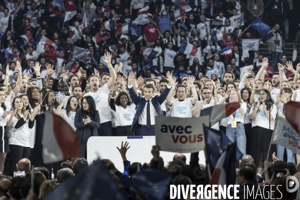 Meeting d Emmanuel Macron à La Défense Arena.