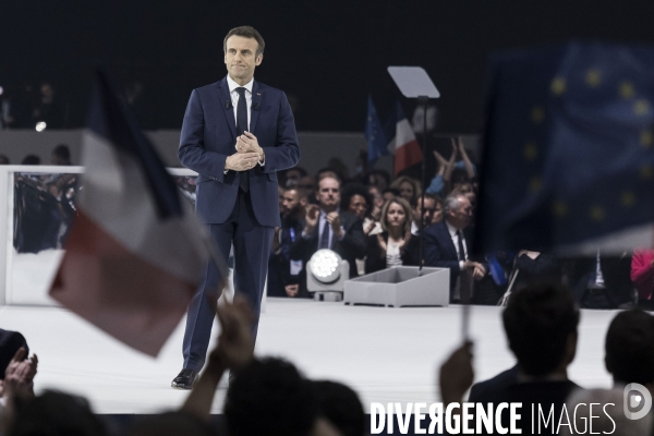 Meeting d Emmanuel Macron à La Défense Arena.