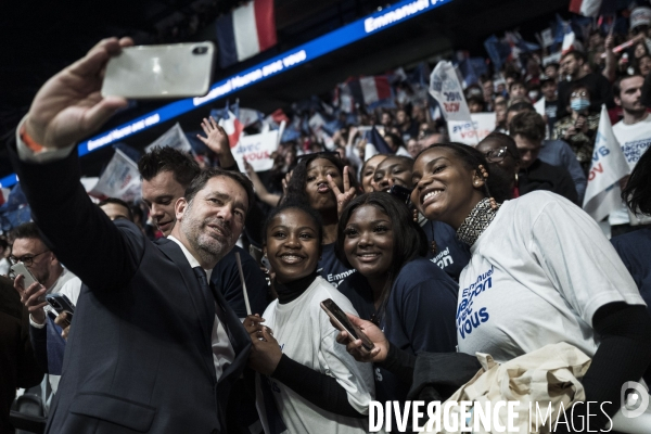 Meeting d Emmanuel Macron à La Défense Arena.