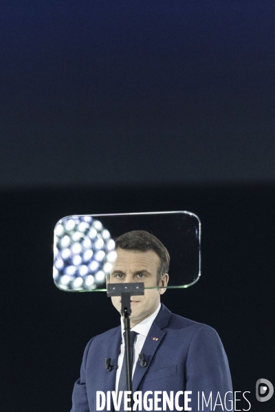 Meeting d Emmanuel Macron à La Défense Arena.