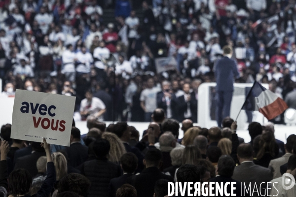 Meeting d Emmanuel Macron à La Défense Arena.