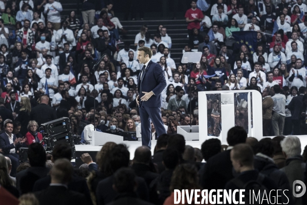 Meeting d Emmanuel Macron à La Défense Arena.