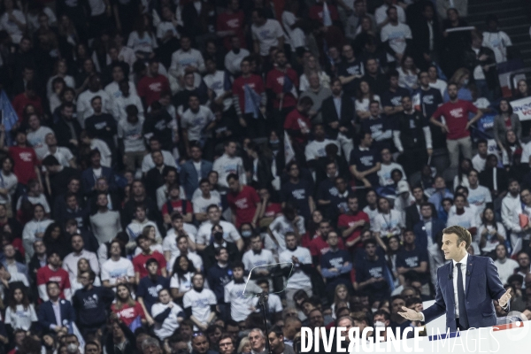 Meeting d Emmanuel Macron à La Défense Arena.