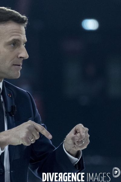 Meeting d Emmanuel Macron à La Défense Arena.