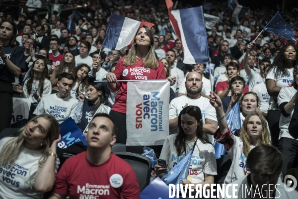 Meeting d Emmanuel Macron à La Défense Arena.