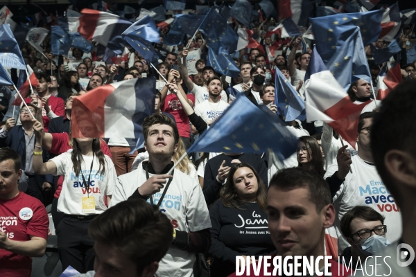 Meeting d Emmanuel Macron à La Défense Arena.