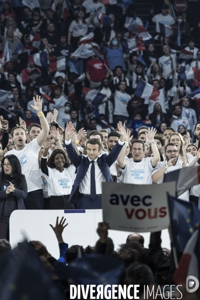 Meeting d Emmanuel Macron à La Défense Arena.