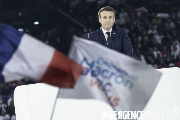 Meeting d Emmanuel Macron à La Défense Arena.