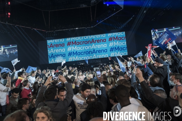 Meeting d Emmanuel Macron à La Défense Arena.