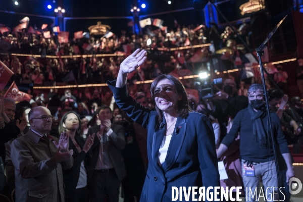 Meeting d Anne Hidalgo au Cirque d Hiver.