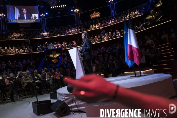 Meeting d Anne Hidalgo au Cirque d Hiver.