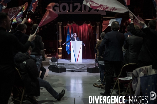 Meeting d Anne Hidalgo au Cirque d Hiver.