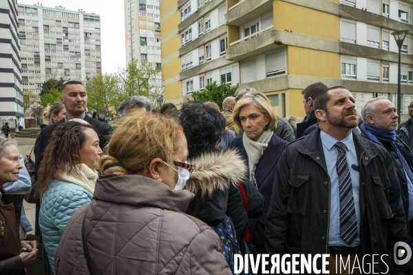 Valérie PECRESSE dans un quartier sensible d Aubervilliers