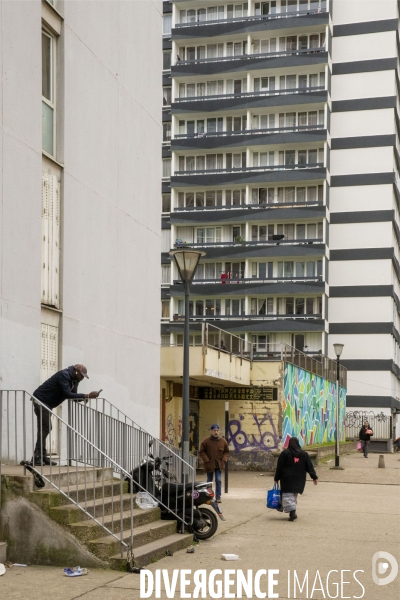 Valérie PECRESSE dans un quartier sensible d Aubervilliers