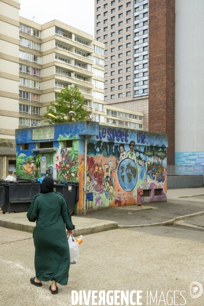 Valérie PECRESSE dans un quartier sensible d Aubervilliers