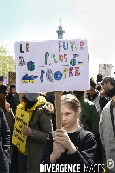 Marche pour le futur 2022, le 9 avril à Paris. Walk for the future.