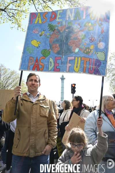 Marche pour le futur 2022, le 9 avril à Paris. Walk for the future.