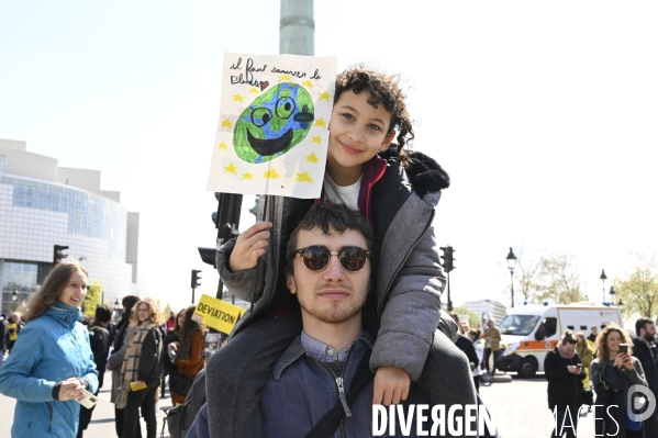 Marche pour le futur 2022, le 9 avril à Paris. Walk for the future.