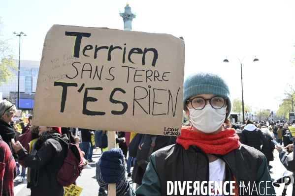 Marche pour le futur 2022, le 9 avril à Paris. Walk for the future.