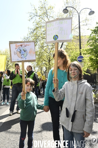 Marche pour le futur 2022, le 9 avril à Paris. Walk for the future.