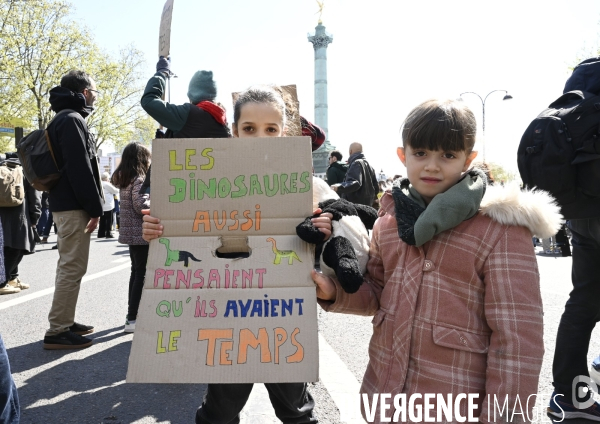 Marche pour le futur 2022, le 9 avril à Paris. Walk for the future.