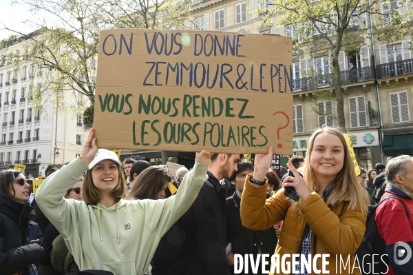 Marche pour le futur 2022, le 9 avril à Paris. Walk for the future.