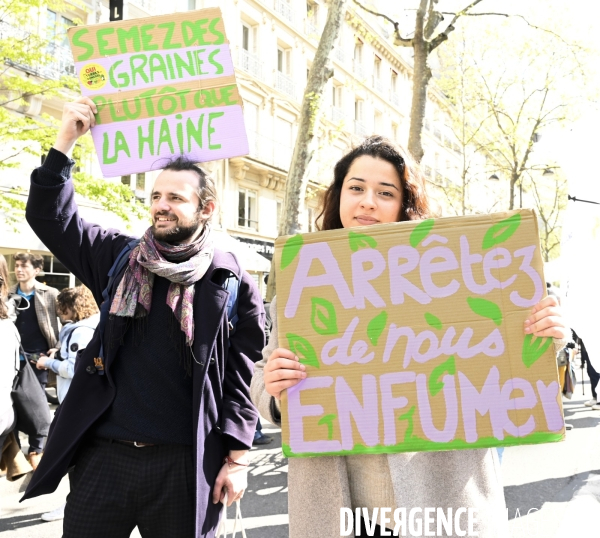 Marche pour le futur 2022, le 9 avril à Paris. Walk for the future.