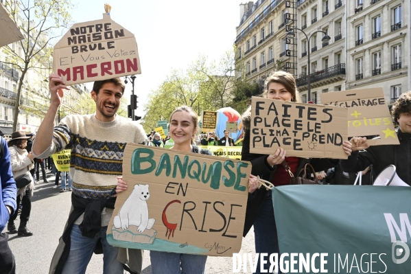 Marche pour le futur 2022, le 9 avril à Paris. Walk for the future.