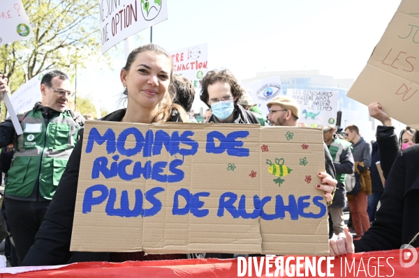 Marche pour le futur 2022, le 9 avril à Paris. Walk for the future.