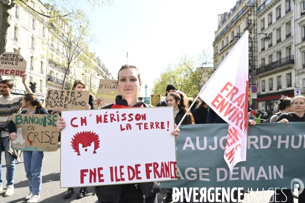 Marche pour le futur 2022, le 9 avril à Paris. Walk for the future.