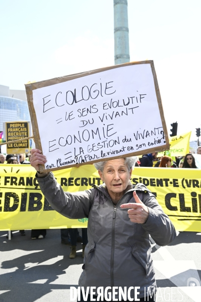 Marche pour le futur 2022, le 9 avril à Paris. Walk for the future.