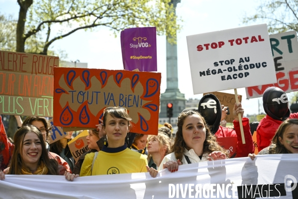 Marche pour le futur 2022, le 9 avril à Paris. Walk for the future.