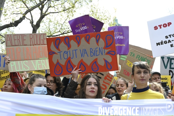 Marche pour le futur 2022, le 9 avril à Paris. Walk for the future.