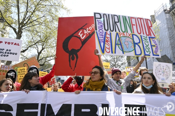 Marche pour le futur 2022, le 9 avril à Paris. Walk for the future.