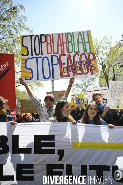 Marche pour le futur 2022, le 9 avril à Paris. Walk for the future.