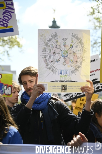 Marche pour le futur 2022, le 9 avril à Paris. Walk for the future.