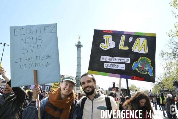 Marche pour le futur 2022, le 9 avril à Paris. Walk for the future.