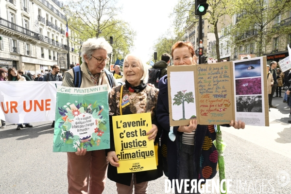 Marche pour le futur 2022, le 9 avril à Paris. Walk for the future.