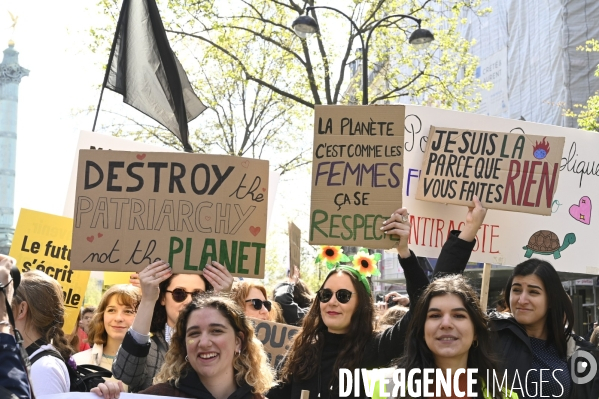 Marche pour le futur 2022, le 9 avril à Paris. Walk for the future.