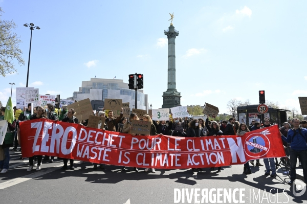 Marche pour le futur 2022, le 9 avril à Paris. Walk for the future.