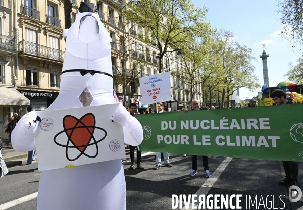 Marche pour le futur 2022, le 9 avril à Paris. Walk for the future.