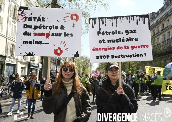 Marche pour le futur 2022, le 9 avril à Paris. Walk for the future.