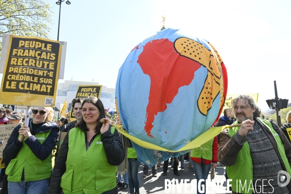 Marche pour le futur 2022, le 9 avril à Paris. Walk for the future.