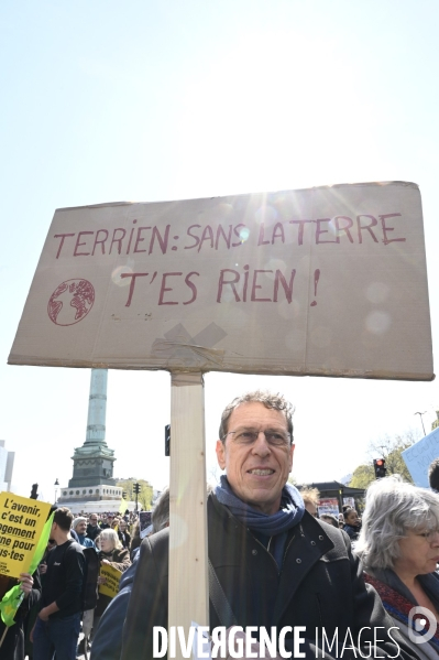 Marche pour le futur 2022, le 9 avril à Paris. Walk for the future.