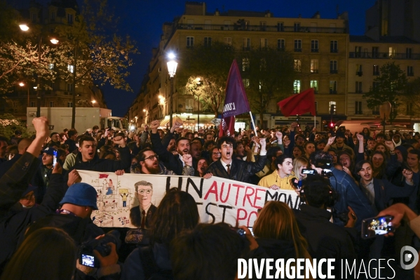 Soirée du 1er tour à l élection présidentielle 2022, avec les citoyens qui soutiennent Jean-Luc Mélenchon, candidat de la France Insoumise.