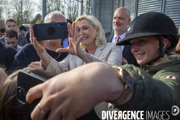 Marine Le PEN dans l Yonne