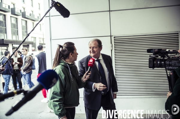 Reunion chez les republicains, au lendemain du 1er tour de l  election presidentielle.