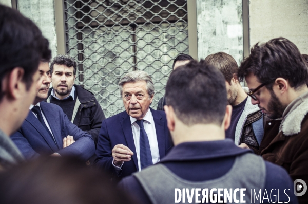 Reunion chez les republicains, au lendemain du 1er tour de l  election presidentielle.